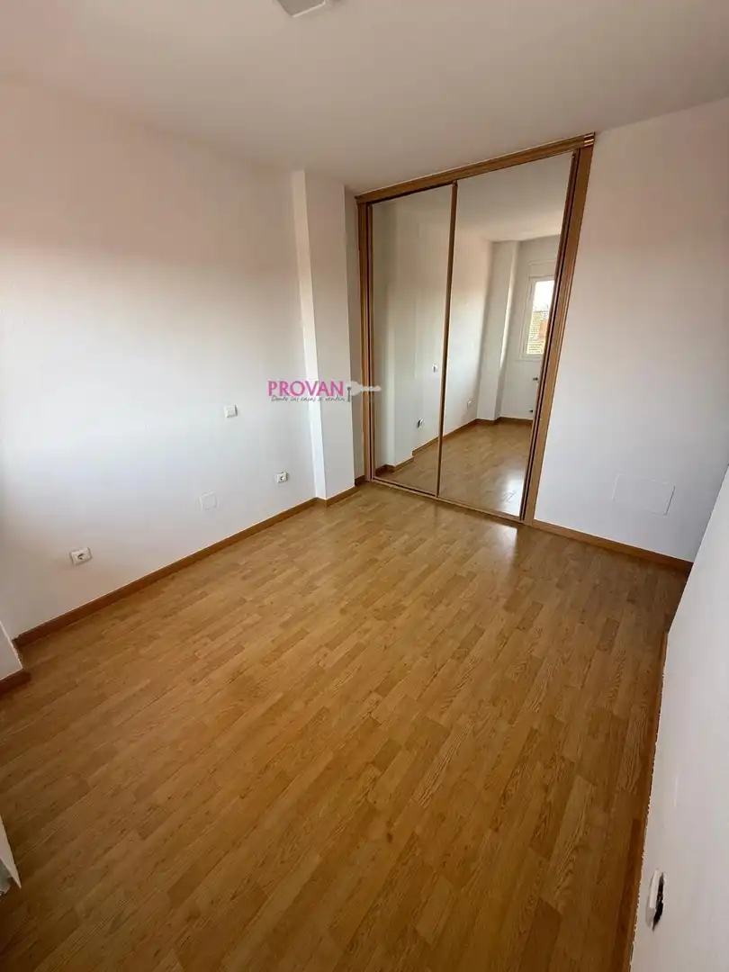 Habitación de Casa adosada en venta en Galápagos con Calefacción y Jardín privado
