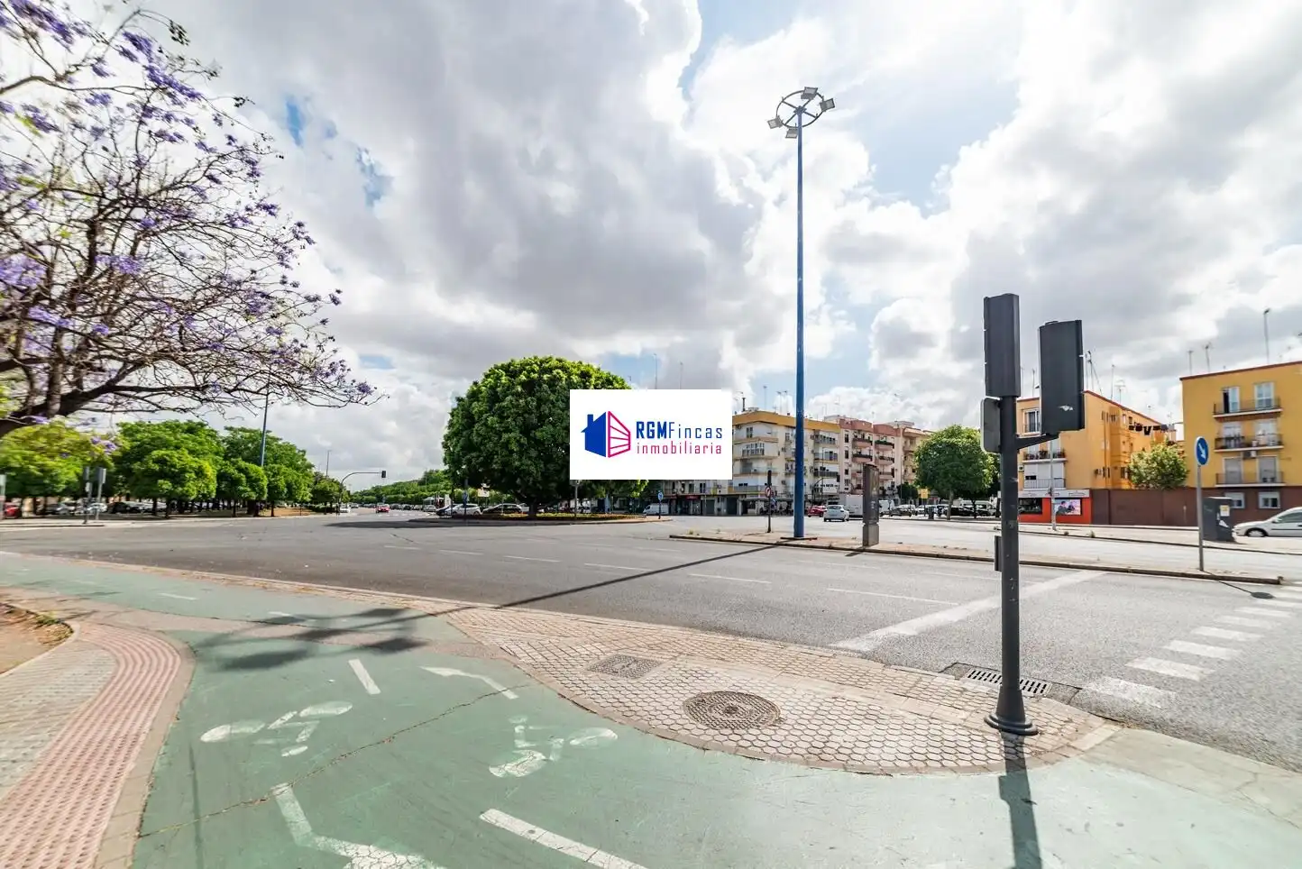 Exterior view of Flat for sale in Sevilla  with Air Conditioner, Furnished and Balcony