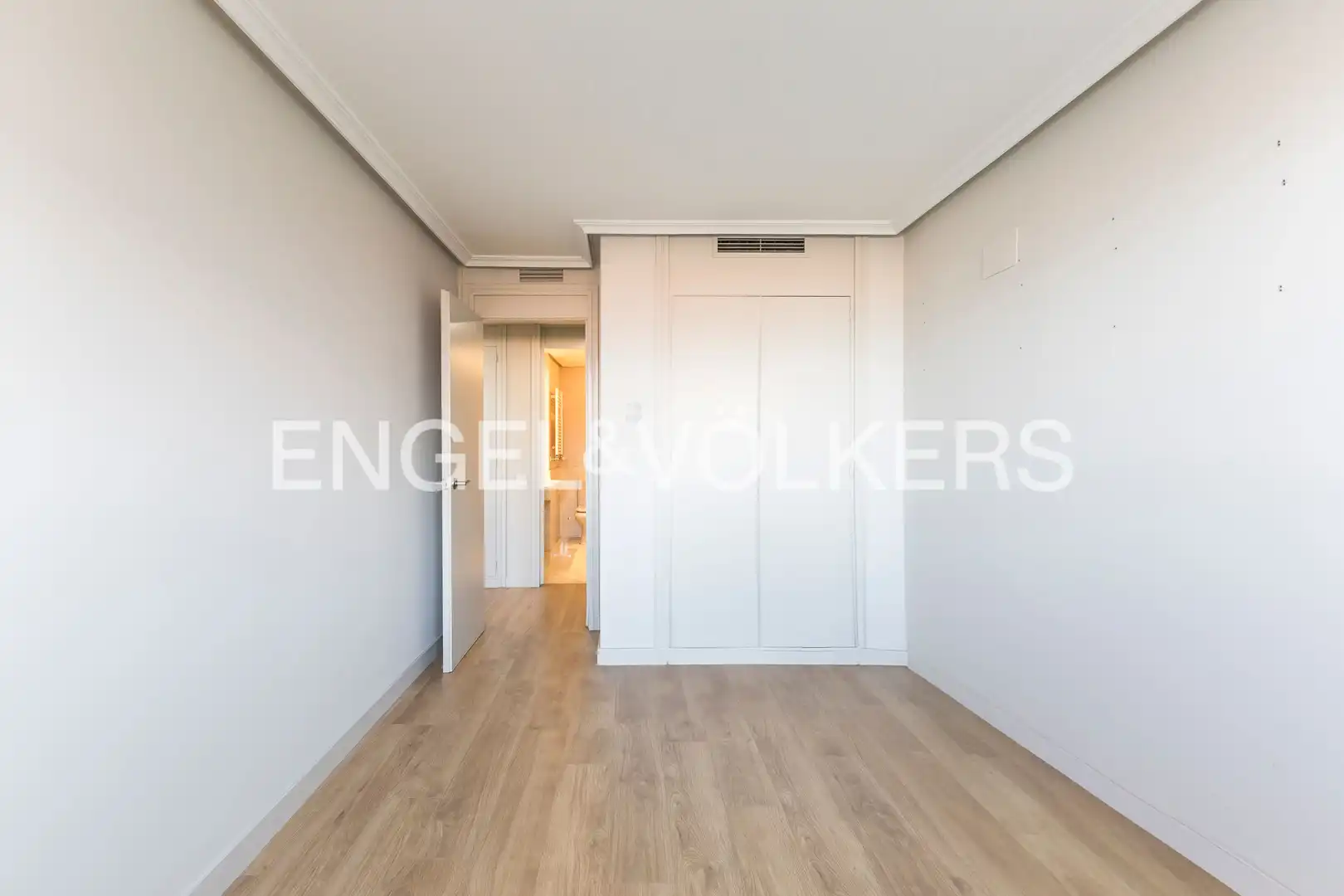 Wohnung zum Verkauf in Madrid mit Klimaanlage, Heizung und Terrasse
