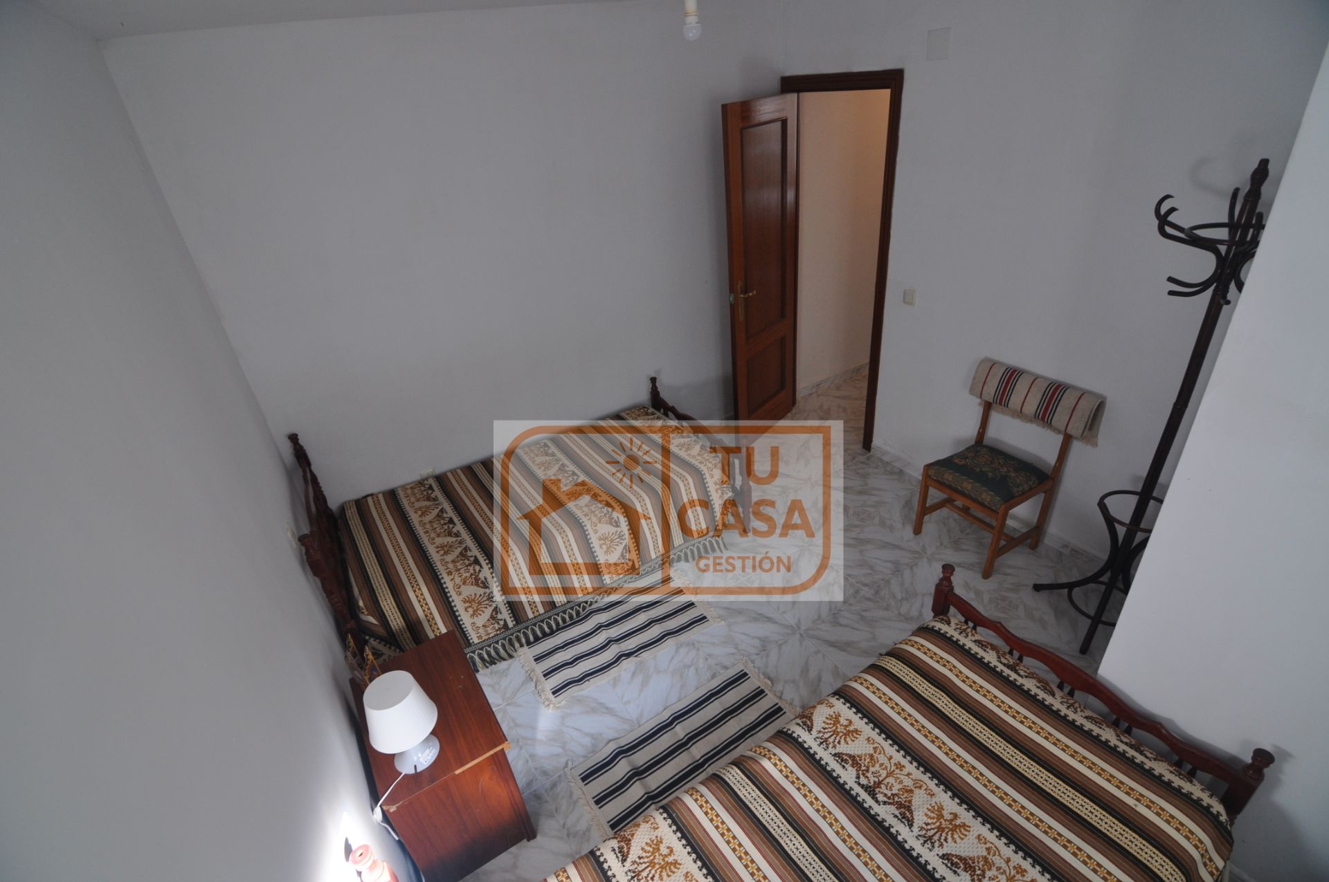 Dormitori de Casa o xalet en venda en Sierra de Fuentes amb Terrassa, Traster i Moblat