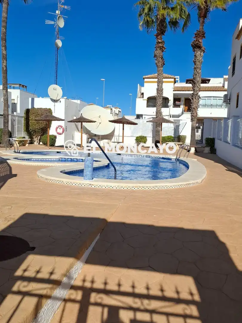 Piscina de Casa o xalet en venda en Orihuela amb Aire condicionat, Calefacció i Jardí privat