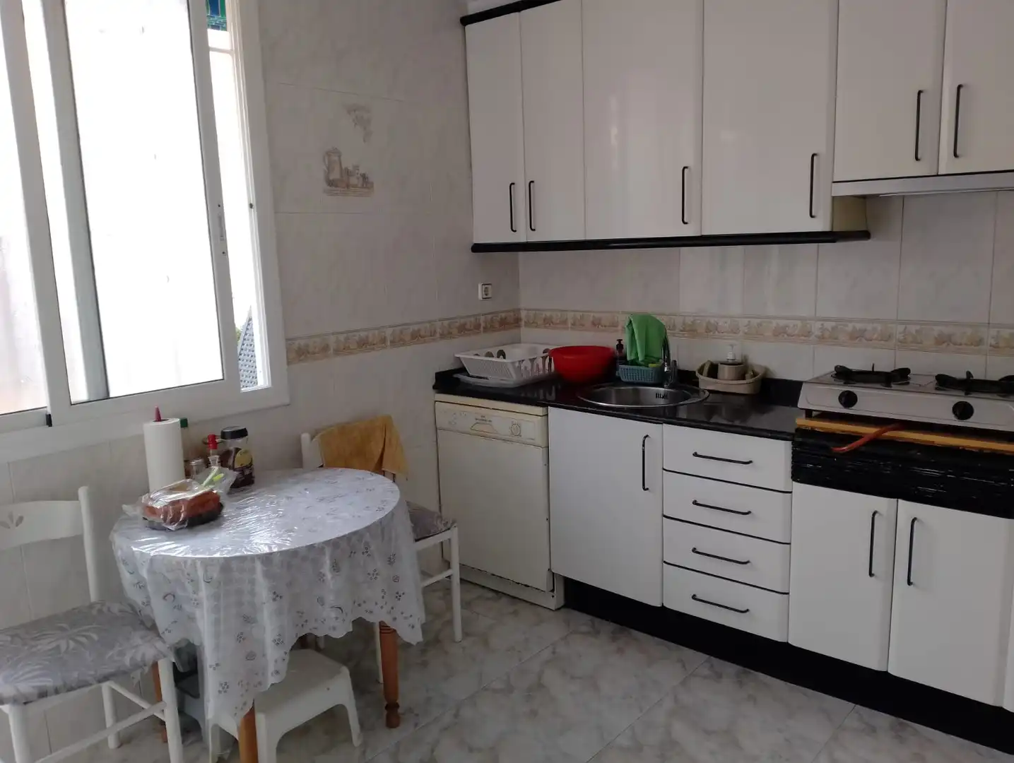 Cuina de Casa o xalet en venda en Badalona amb Jardí privat, Moblat i Balcó