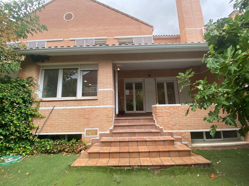 Single-family semi-detached to rent in Club de Campo