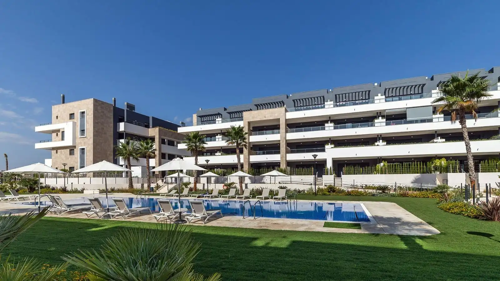 Vista exterior de Planta baixa en venda en Orihuela amb Aire condicionat, Jardí privat i Terrassa