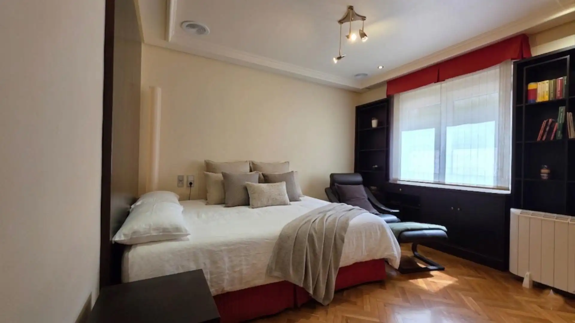 Bedroom of Houses for sale in Elche / Elx  with Air Conditioner, Private garden and Parquet flooring