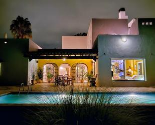 Vista exterior de Casa o xalet en venda en Jerez de la Frontera amb Aire condicionat, Calefacció i Jardí privat