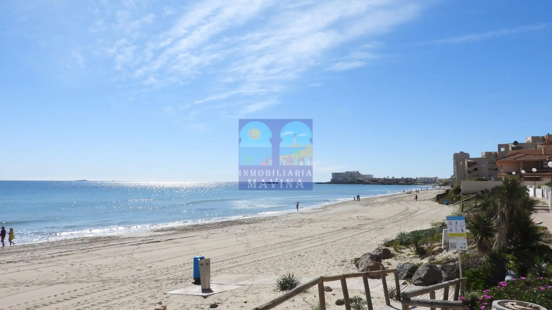 Außenansicht von Einfamilien-Reihenhaus zum Verkauf in La Manga del Mar Menor mit Heizung, Privatgarten und Terrasse