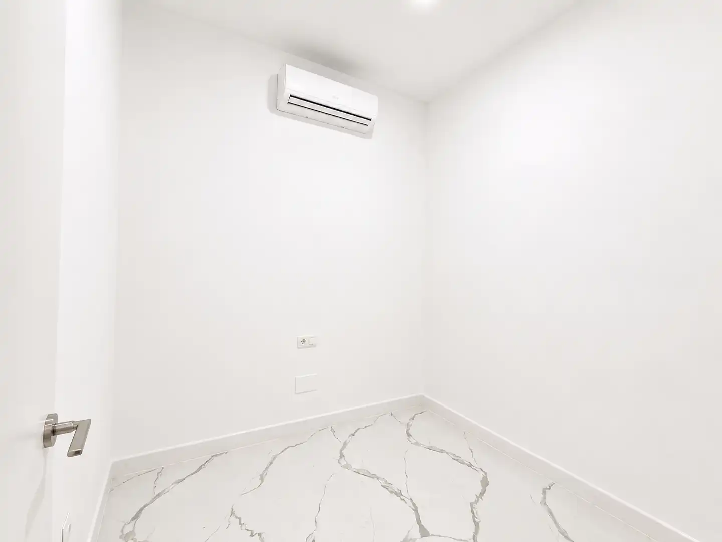 Local comercial en alquiler en Avenida Victoria Kent, imagen 6