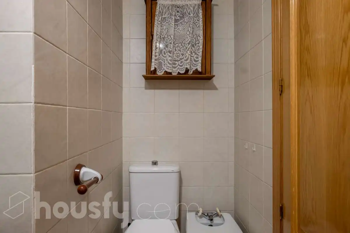 Bathroom of Flat for rent in Madrid  with Air Conditioner, Heating and Furnished
