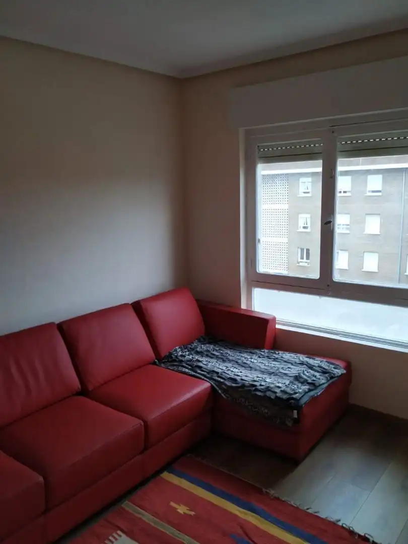 Wohnzimmer von Wohnung zur Miete in Avilés mit Heizung, Parkett und Abstellraum