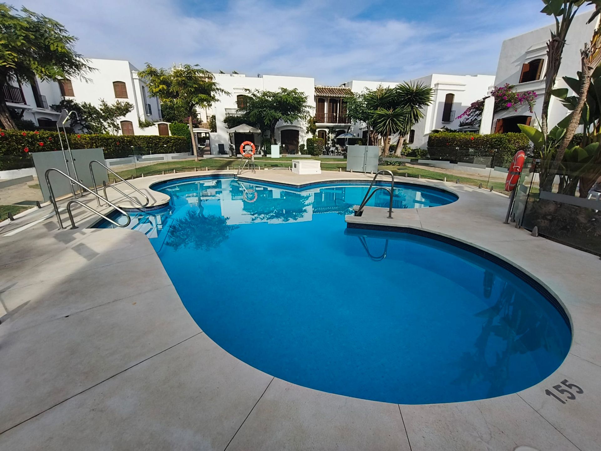 Piscina de Dúplex de lloguer en Estepona amb Terrassa, Moblat i Rentadora