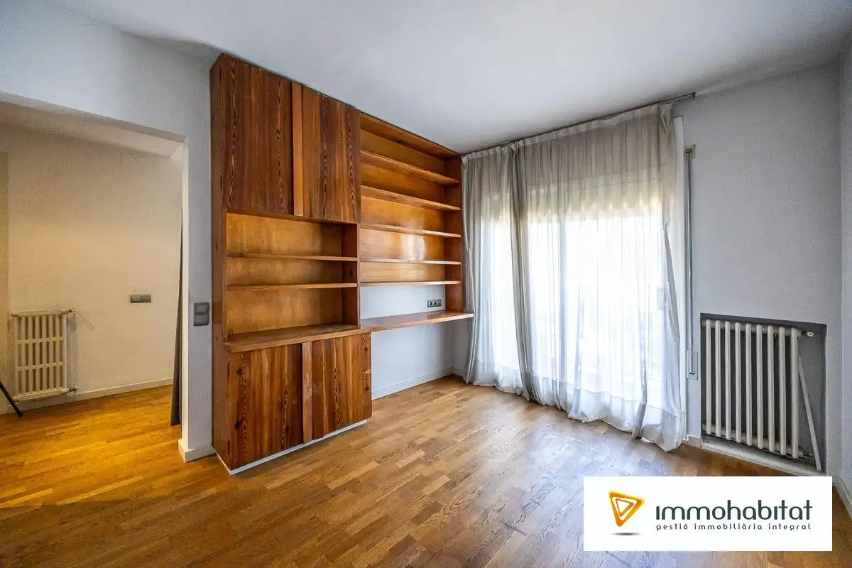 Habitación de Piso en venta en Sabadell con Aire acondicionado, Calefacción y Parquet