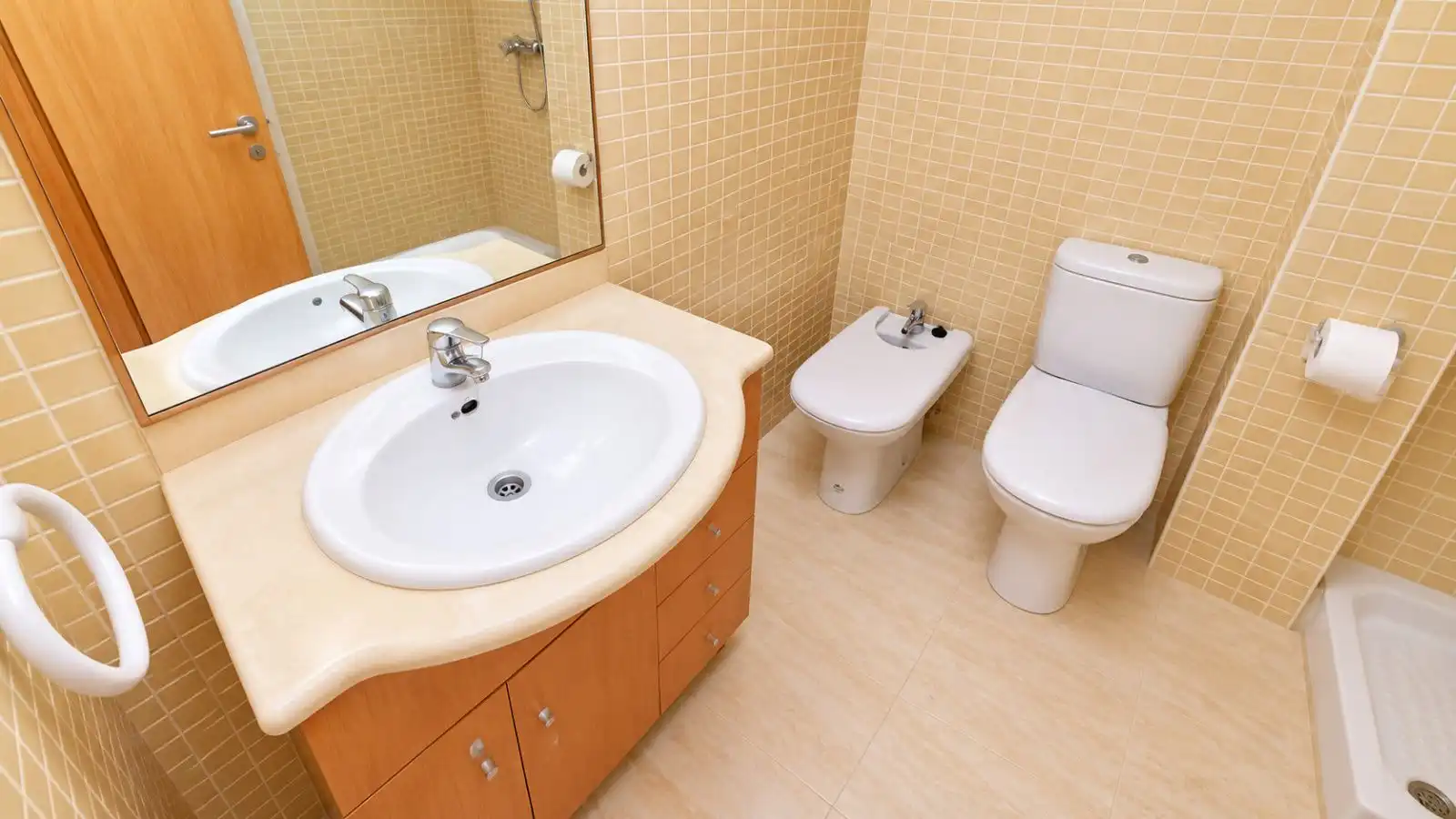 Badezimmer von Wohnung zum Verkauf in Roda de Berà mit Terrasse, Schwimmbad und Gemeinschaftspool