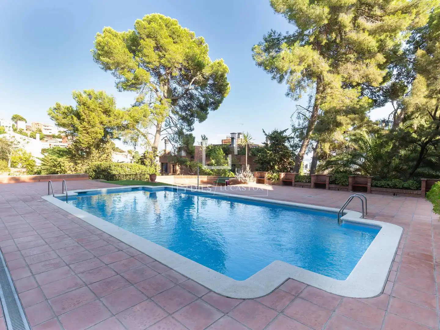 Swimming pool of Flat for sale in Centre  