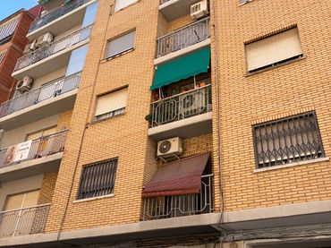 Pis amb balcó en venda a Carrer del Poeta Serrano Clavero 10
