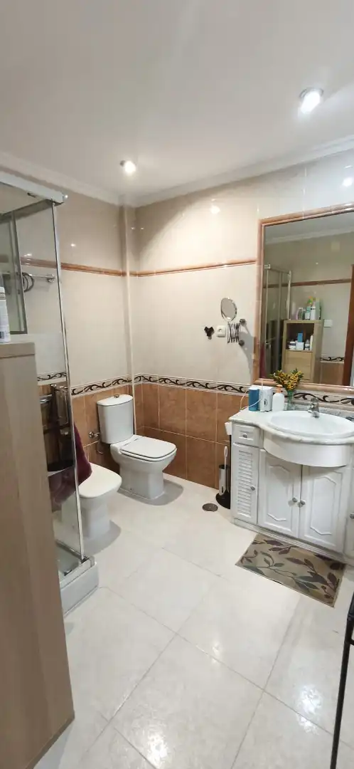 Bany de Casa o xalet en venda en Sevilla amb Aire condicionat, Terrassa i Moblat