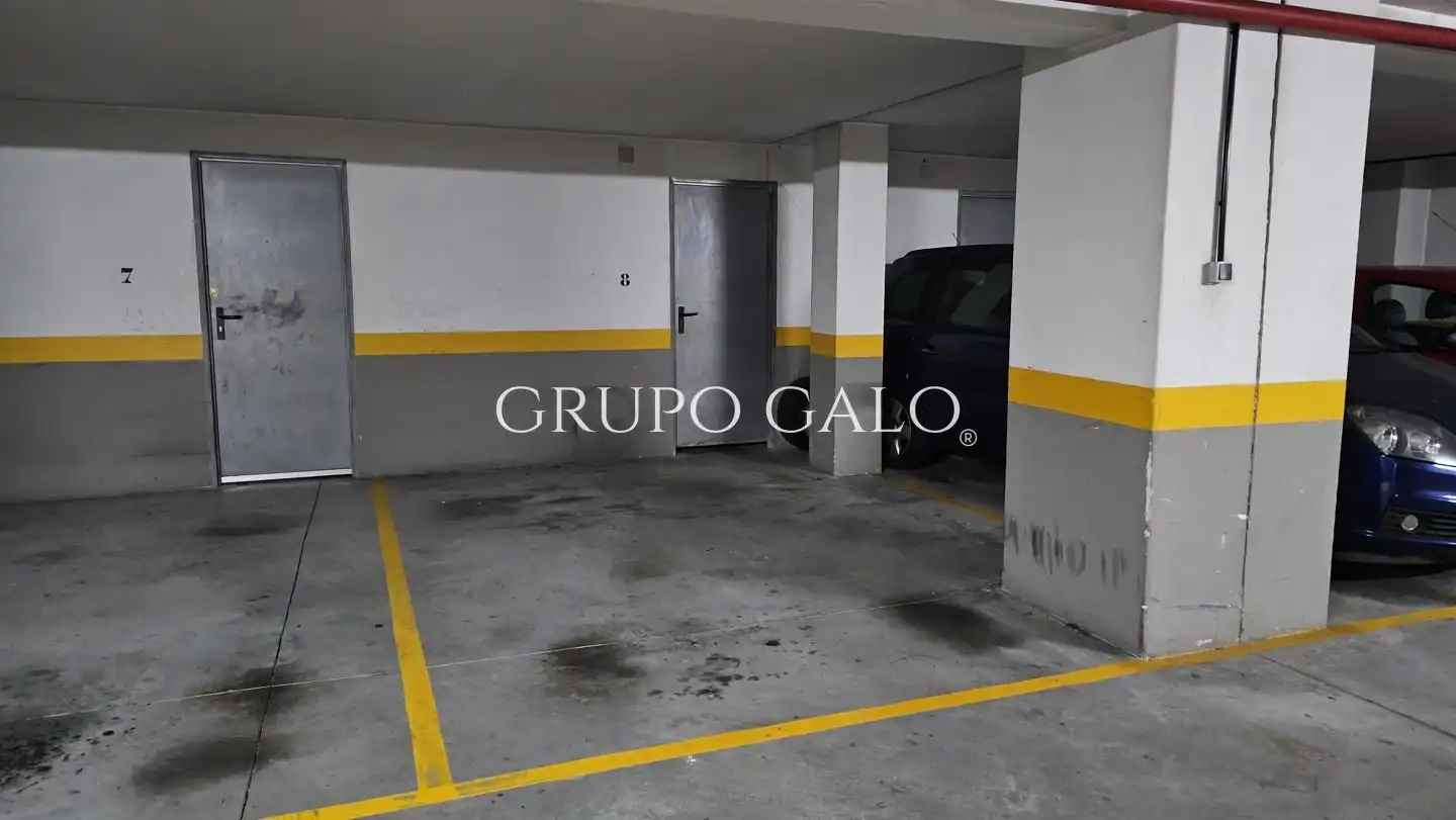Parking de Dúplex de alquiler en Vigo  con Calefacción, Parquet y Terraza
