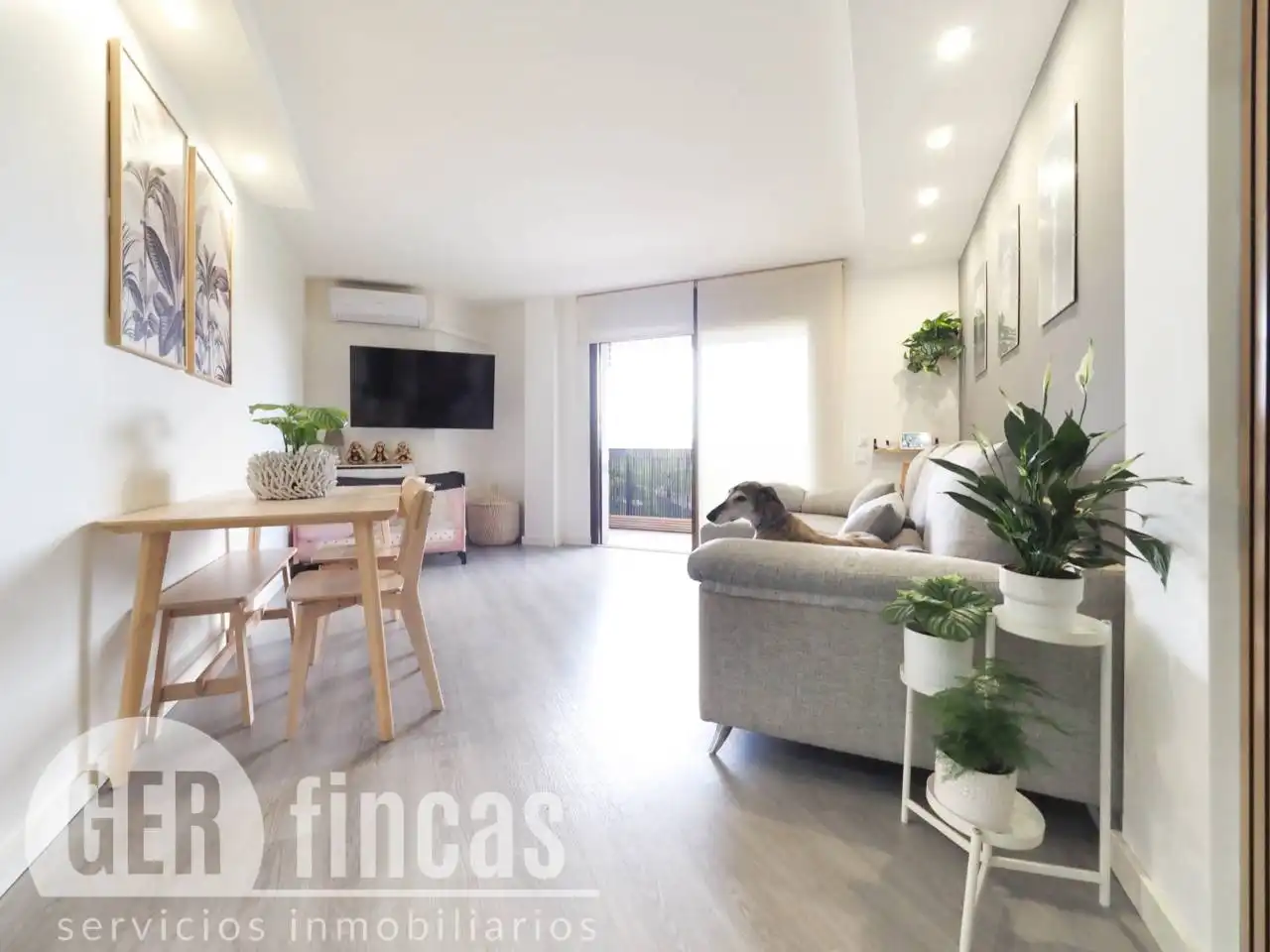 Living room of Flat for sale in Rubí  with Air Conditioner, Heating and Parquet flooring