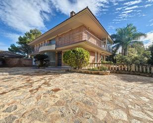 Vista exterior de Casa o xalet en venda en Benidorm amb Aire condicionat, Calefacció i Jardí privat