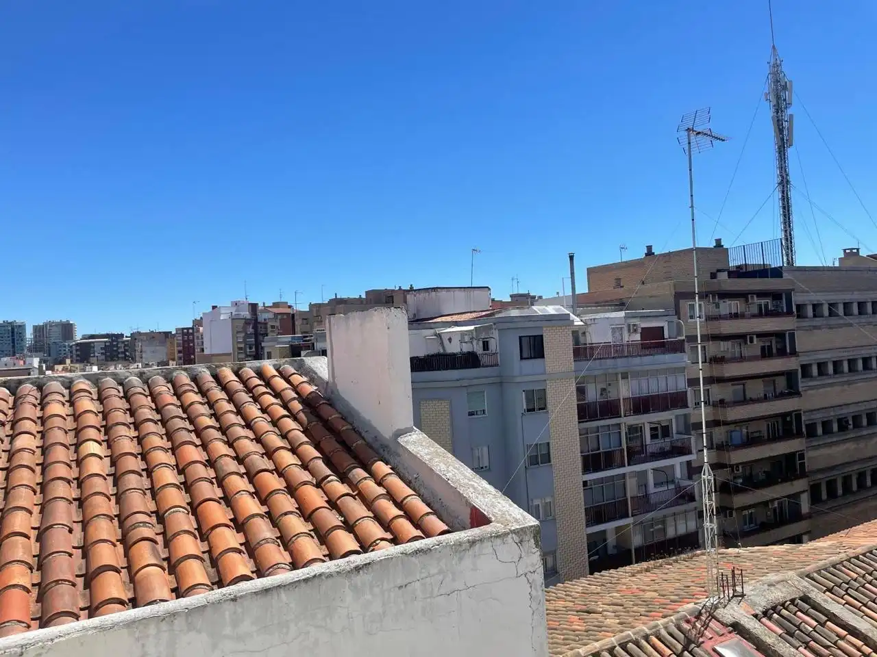 Exterior view of Flat for sale in Zaragoza  with Air Conditioner