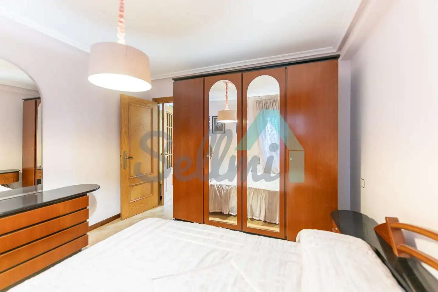 Habitación de Piso de alquiler en Oviedo  con Calefacción, Parquet y Terraza