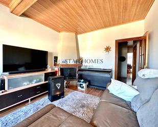Sala d'estar de Pis en venda en Montgat amb Calefacció, Parquet i Terrassa