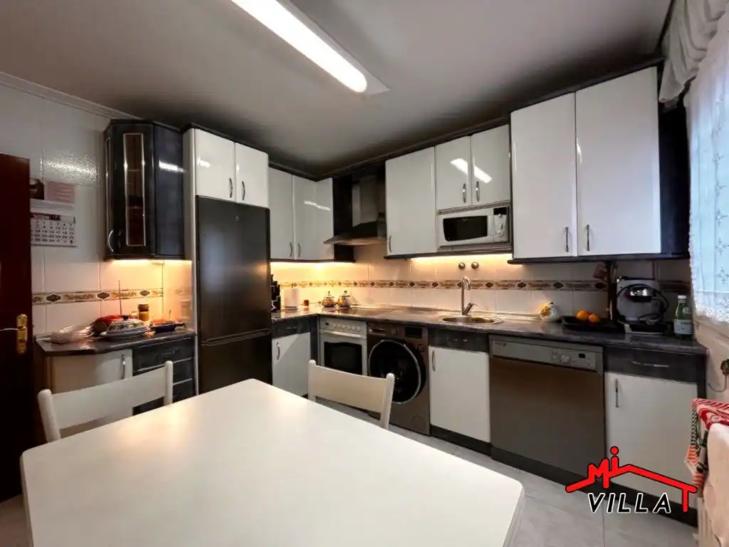 Cocina de Casa o chalet en venta en Laredo con Calefacción y Amueblado