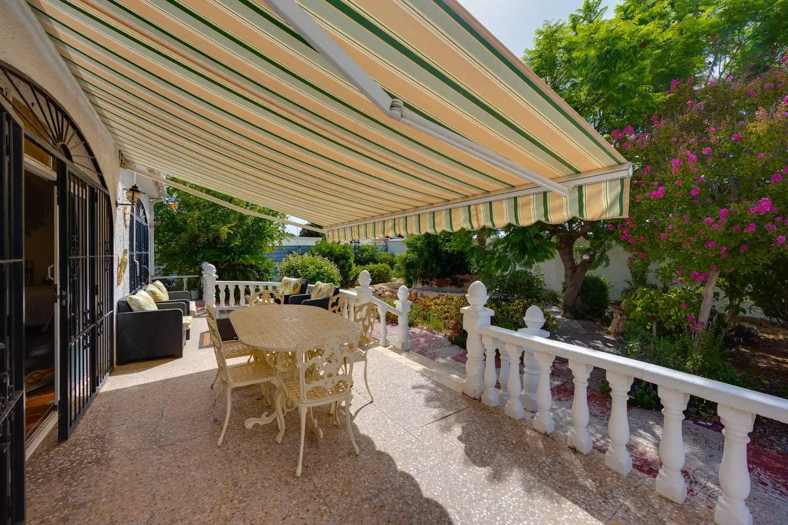 Terrassa de Casa o xalet en venda en Torrevieja amb Aire condicionat, Jardí privat i Terrassa