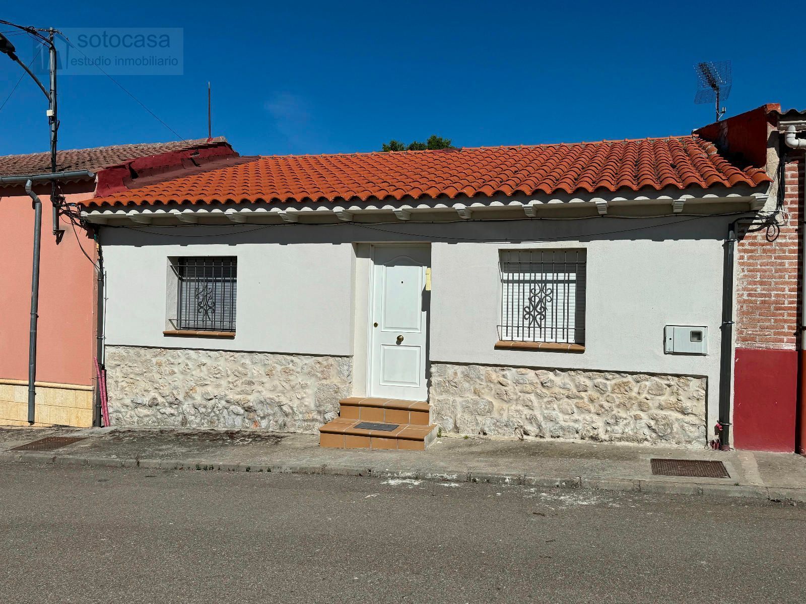 Exterior view of House or chalet for sale in Villavaquerín  with Heating, Storage room and Furnished