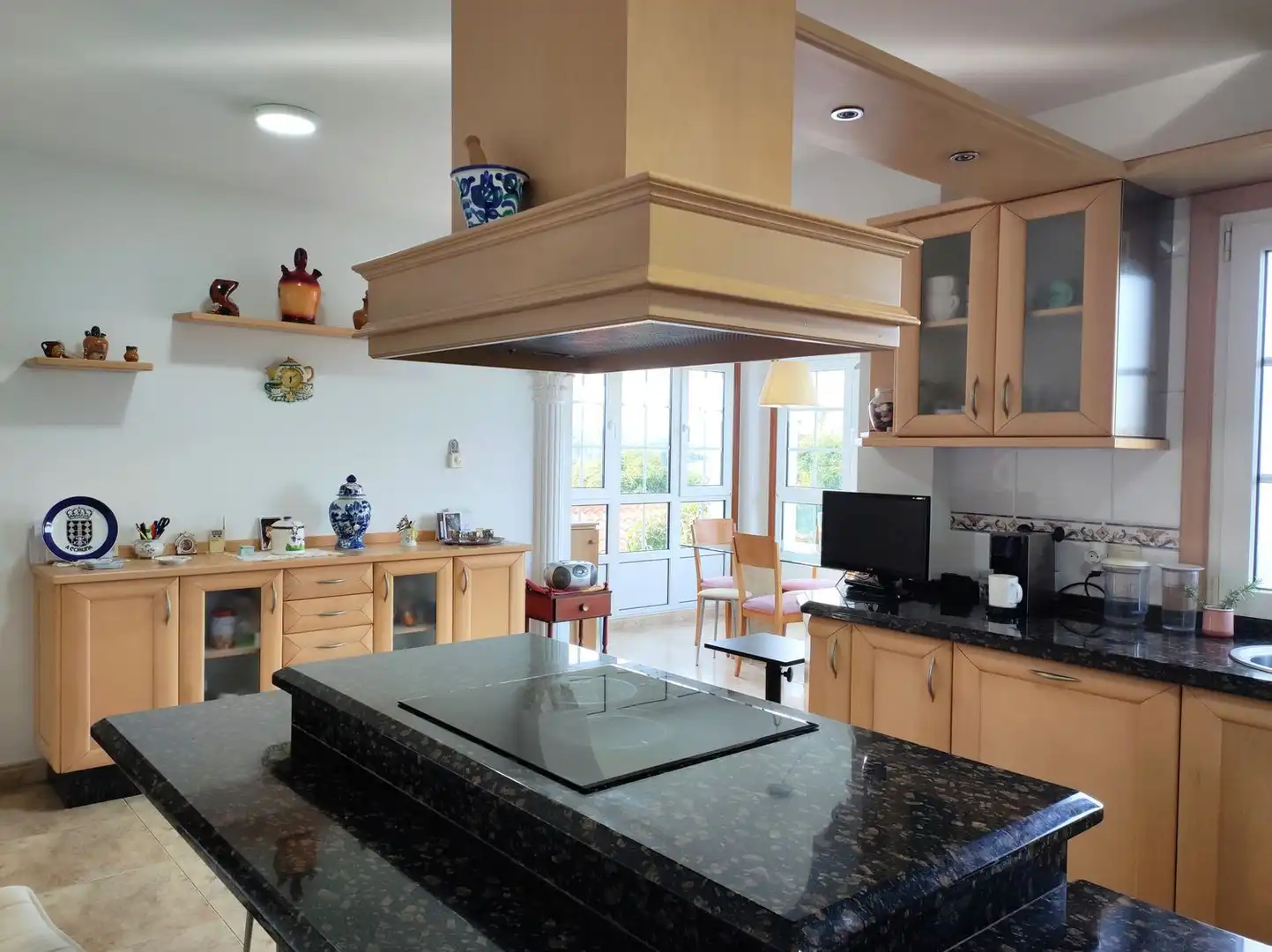 Cocina de Casa o chalet en venta en Bergondo con Calefacción, Jardín privado y Parquet