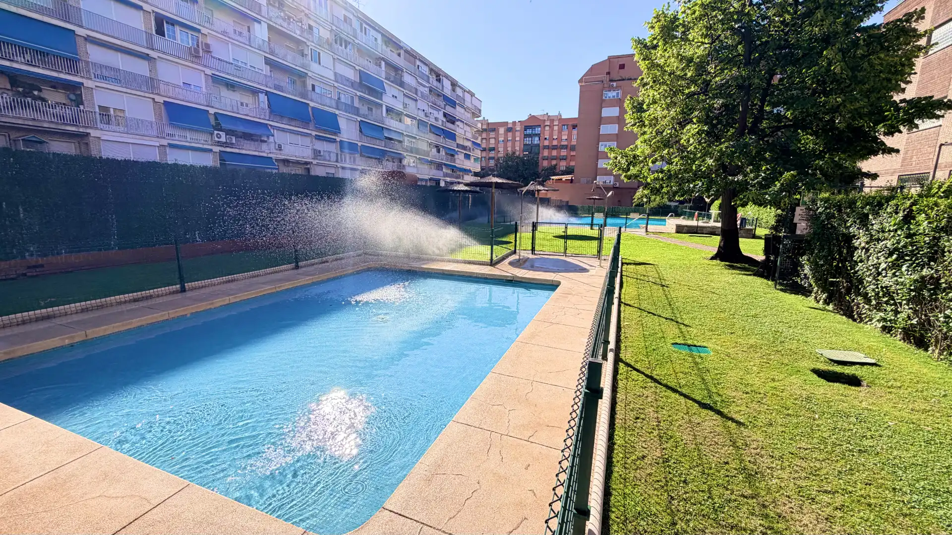 Piscina de Piso en venta en Alcorcón con Calefacción, Jardín privado y Amueblado