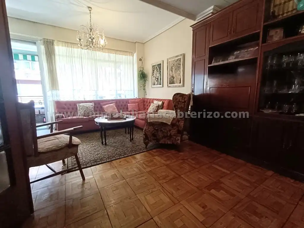 Sala d'estar de Pis en venda en  Logroño amb Calefacció, Parquet i Terrassa