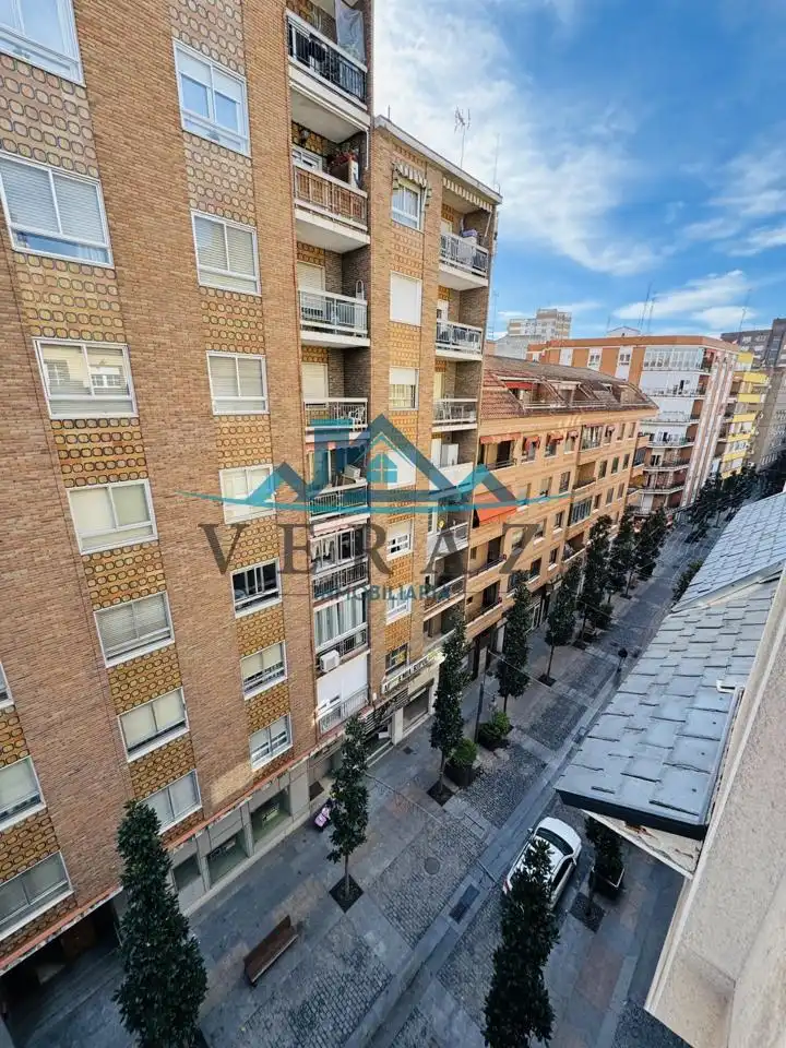 Vista exterior de Pis en venda en Talavera de la Reina amb Parquet i Terrassa