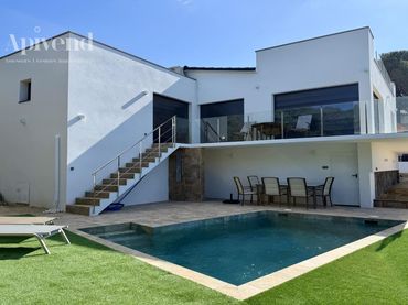 Villa con piscina in vendita a Navarra