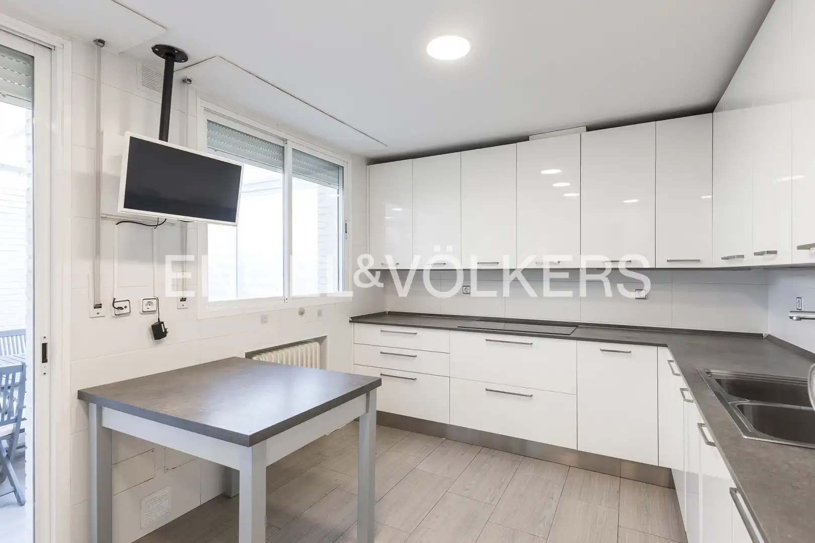 Cocina de Casa o chalet de alquiler en Madrid con Calefacción, Jardín privado y Terraza