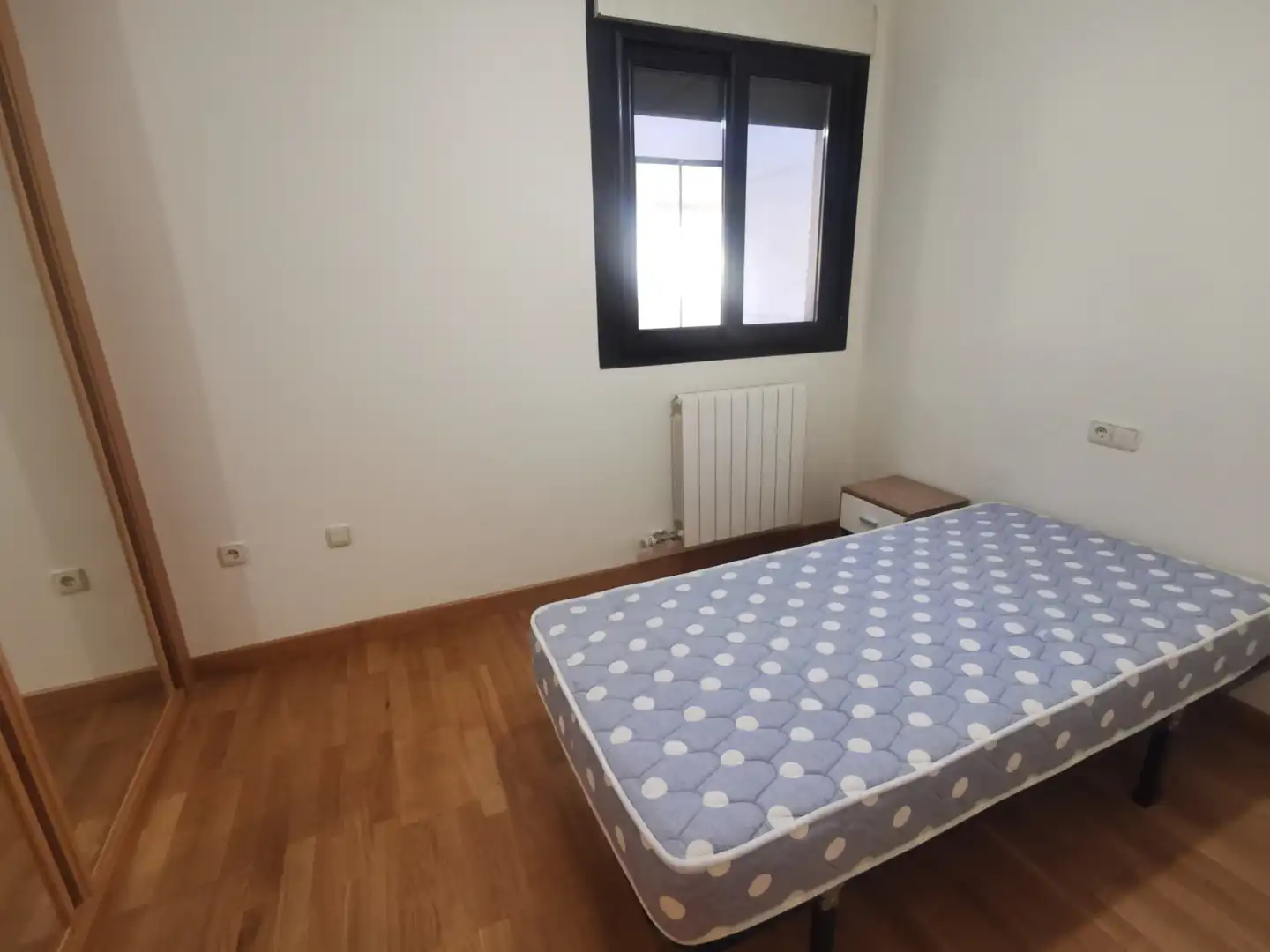 Schlafzimmer von Wohnung zum Verkauf in Salamanca mit Heizung, Parkett und Ofen