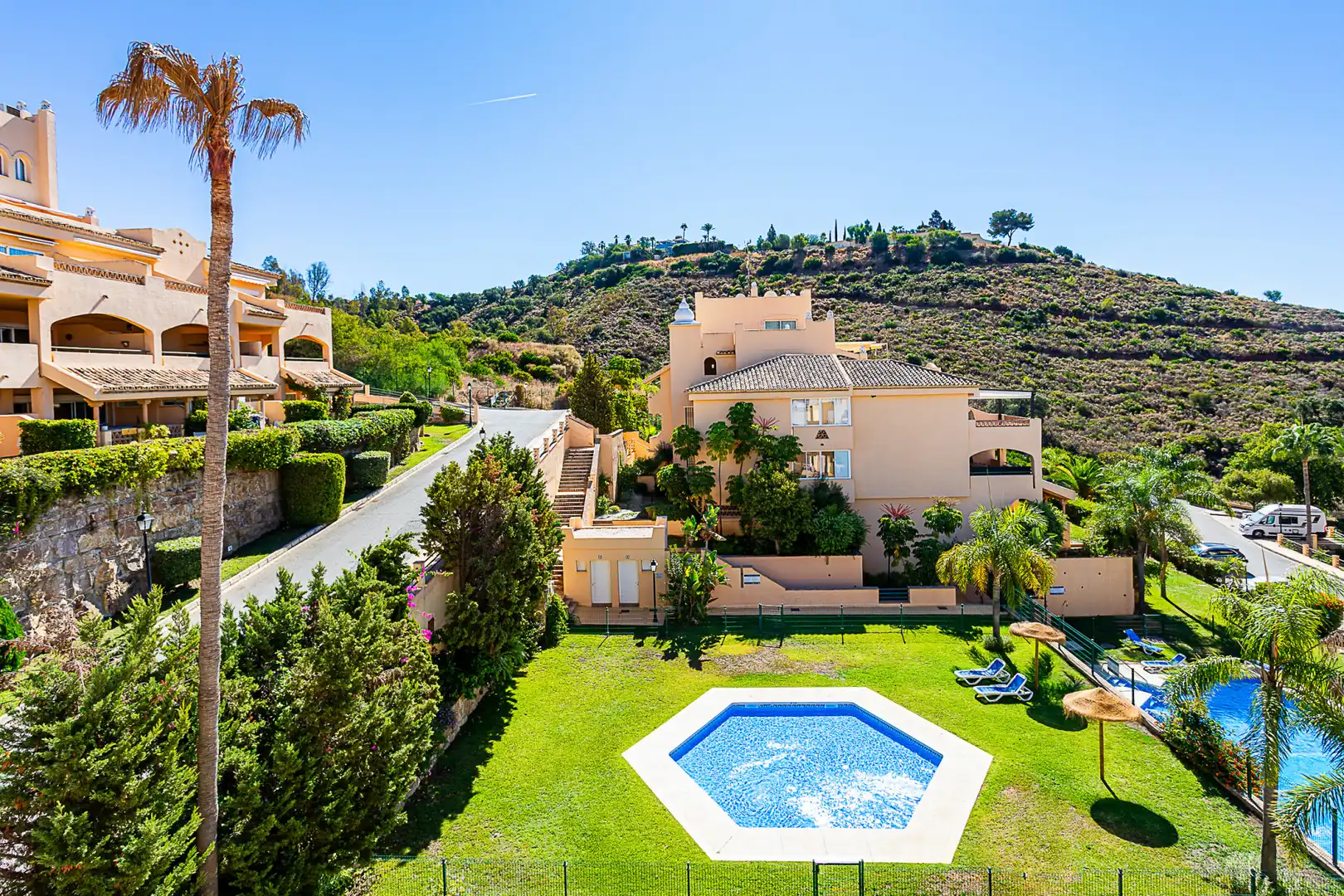 Jardín de Ático en venta en Marbella con Aire acondicionado, Terraza y Trastero