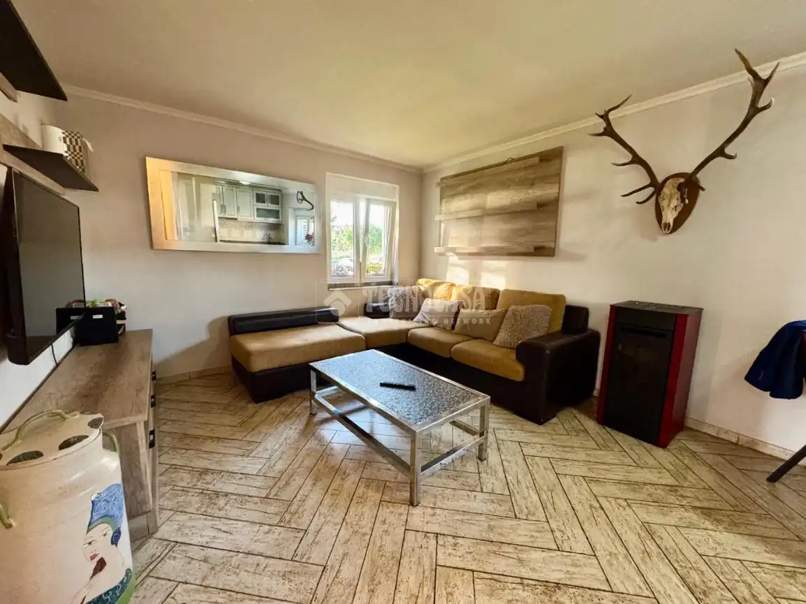 Sala de estar de Piso en venta en El Astillero   con Calefacción, Parquet y Terraza