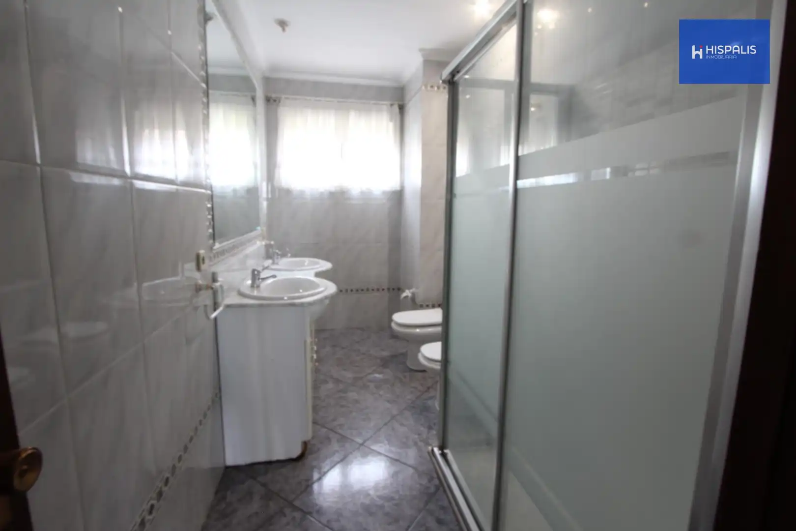 Badezimmer von Wohnung zum Verkauf in Sevilla mit Klimaanlage und Terrasse