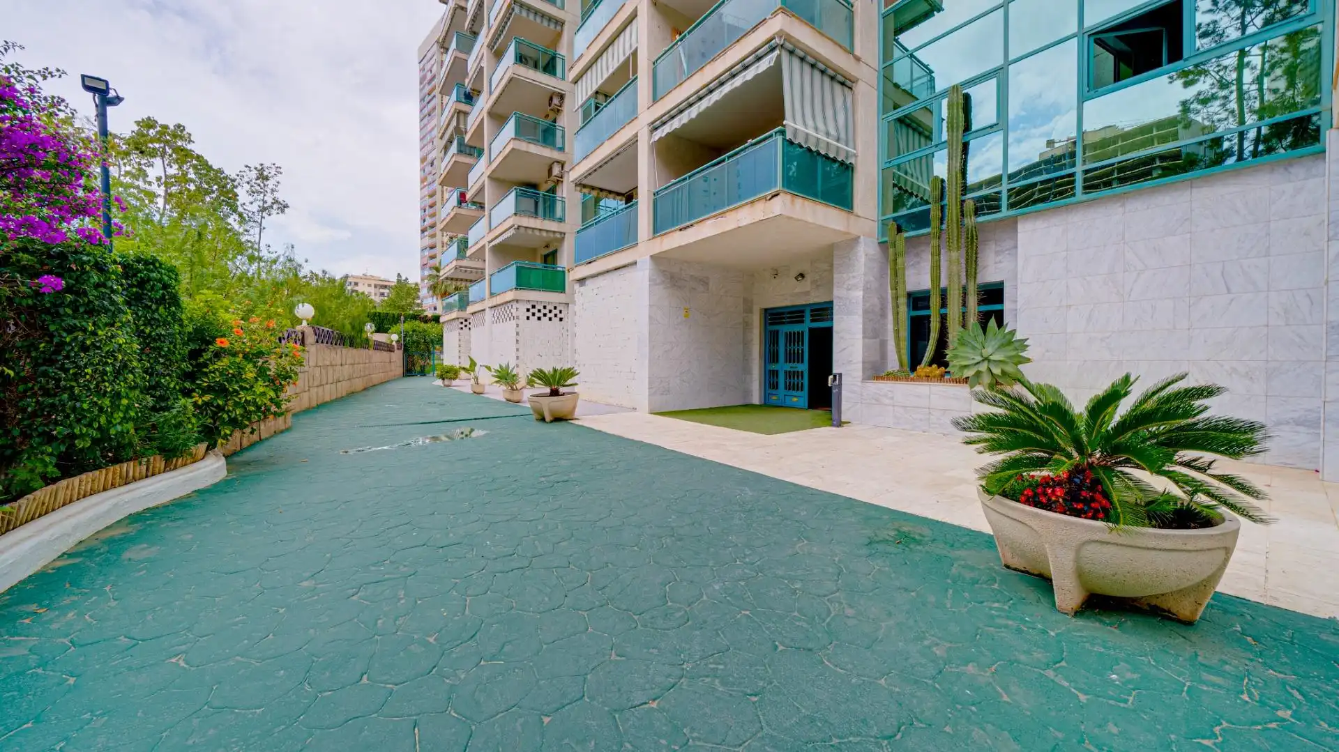 Vista exterior de Apartament de lloguer en Villajoyosa / La Vila Joiosa amb Aire condicionat, Jardí privat i Terrassa