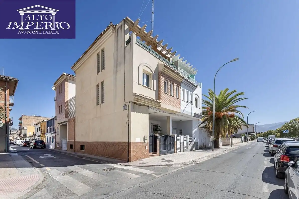 Vista exterior de Casa o chalet en venta en Granada con Calefacción y Terraza