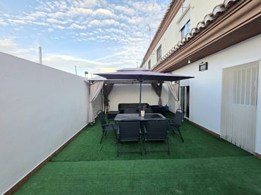 Casa a schiera con balcone in vendita a Calle del Olivillo 25