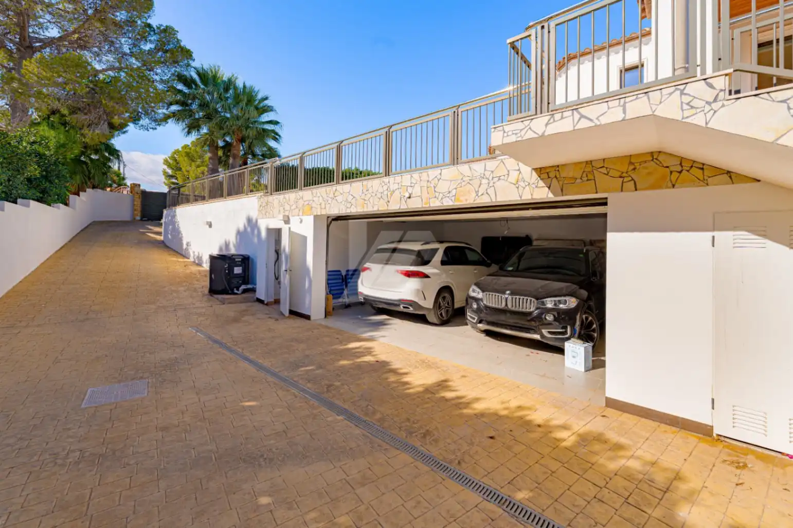 Aparcament de Casa o xalet en venda en Moraira amb Aire condicionat, Calefacció i Jardí privat