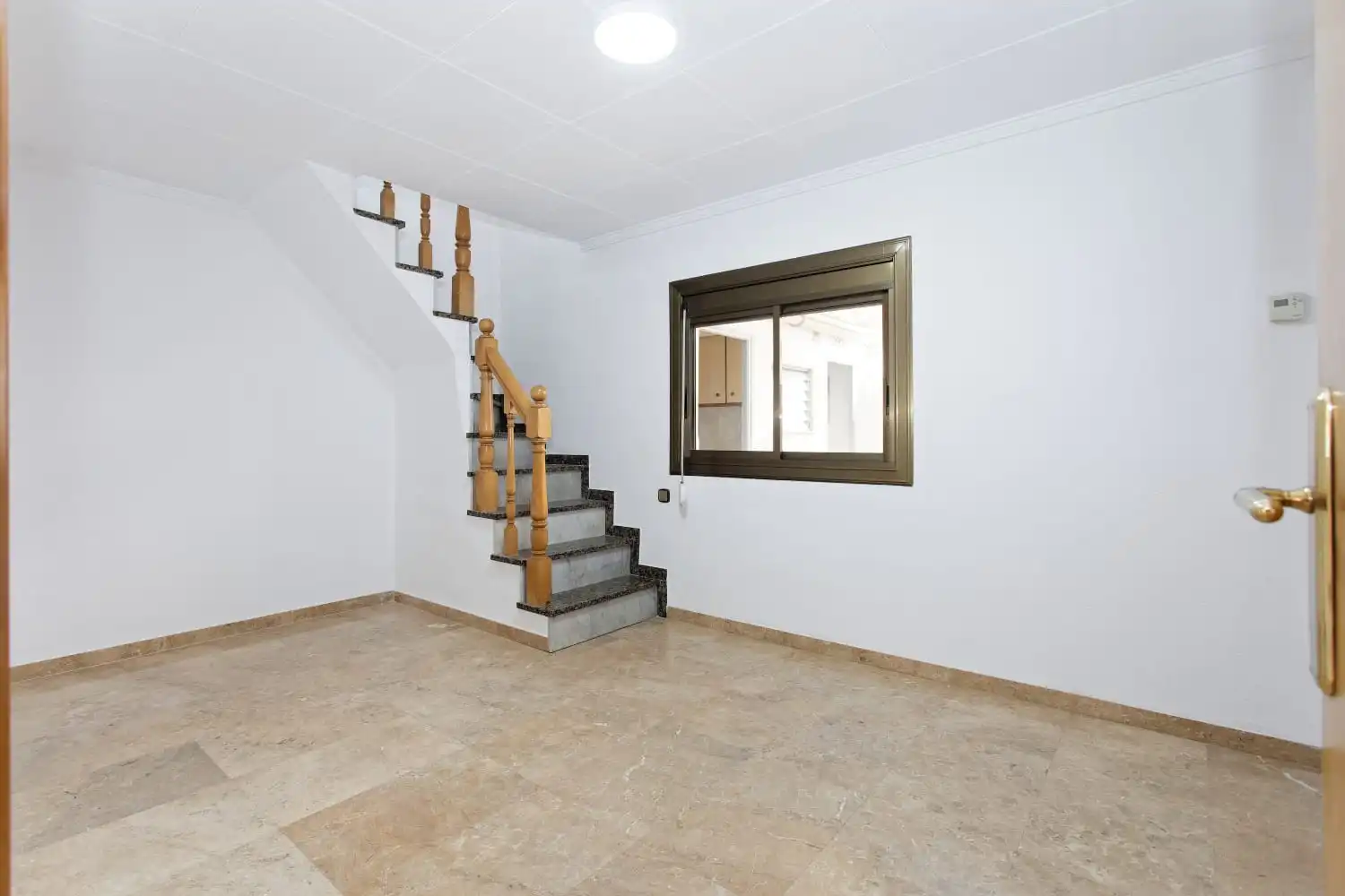 Casa adosada en venta en Terrassa con Terraza, Horno y Lavadora