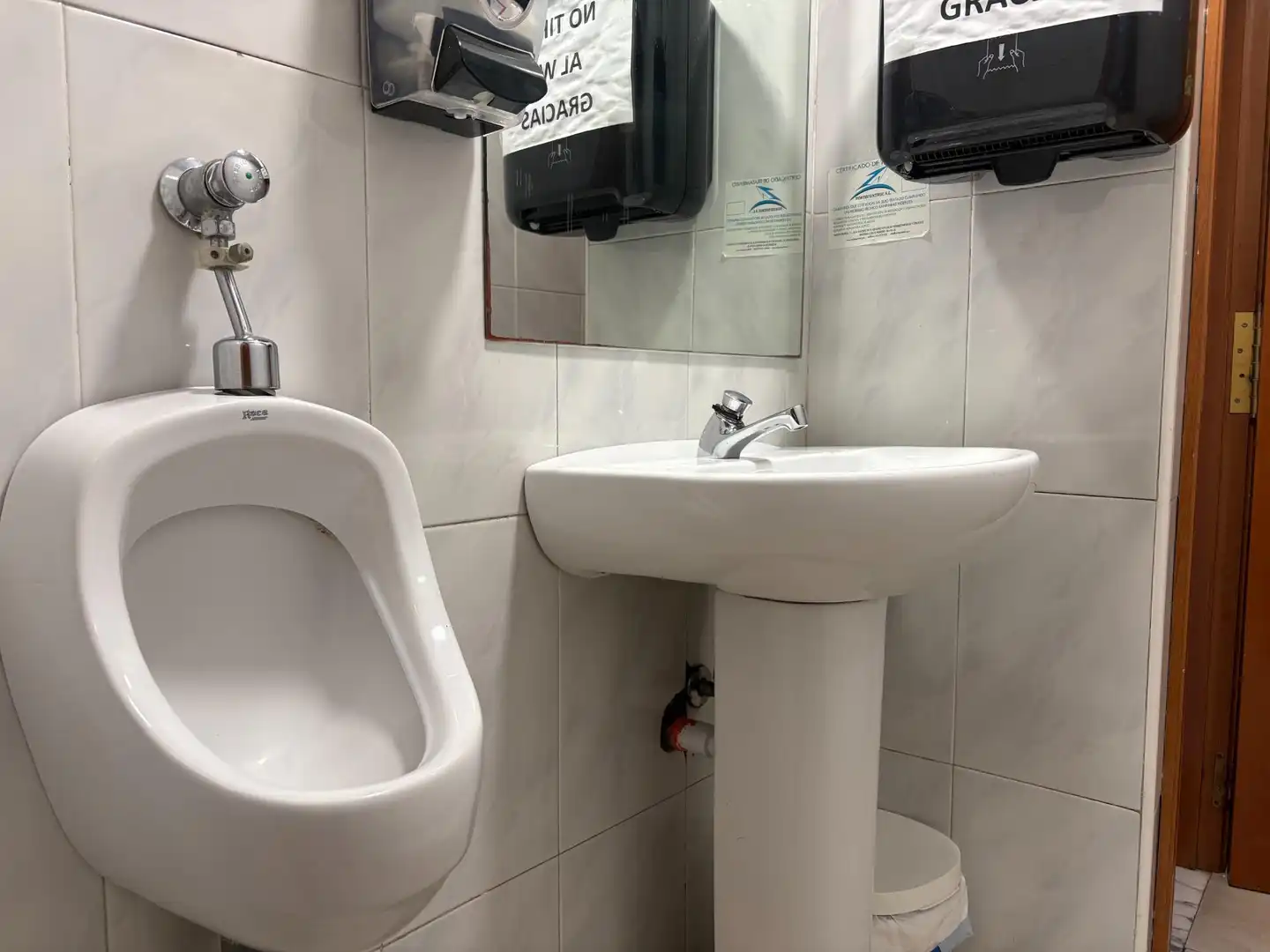 Badezimmer von Geschaftsraum zur Miete in Oviedo  mit Möbliert