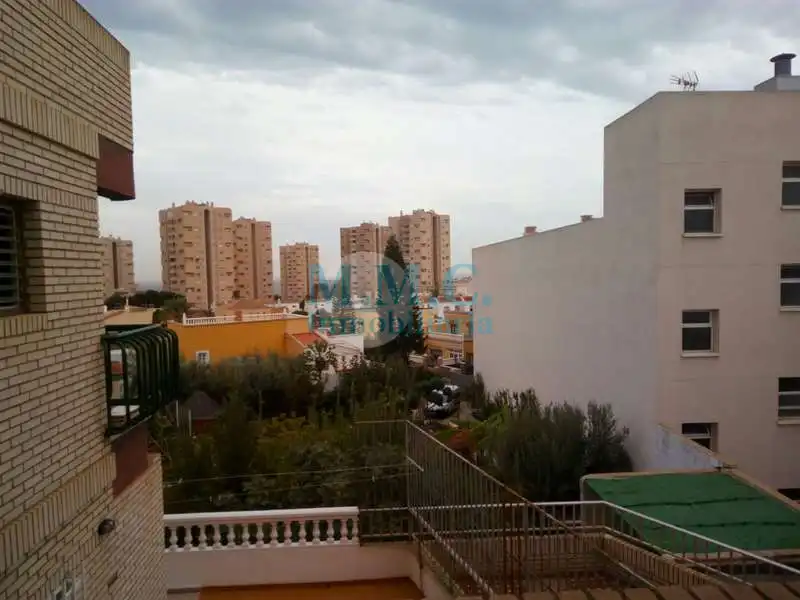 Vista exterior de Pis en venda en Roquetas de Mar amb Aire condicionat, Terrassa i Moblat
