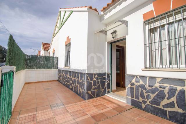Casa adosada en Venta en Calañas