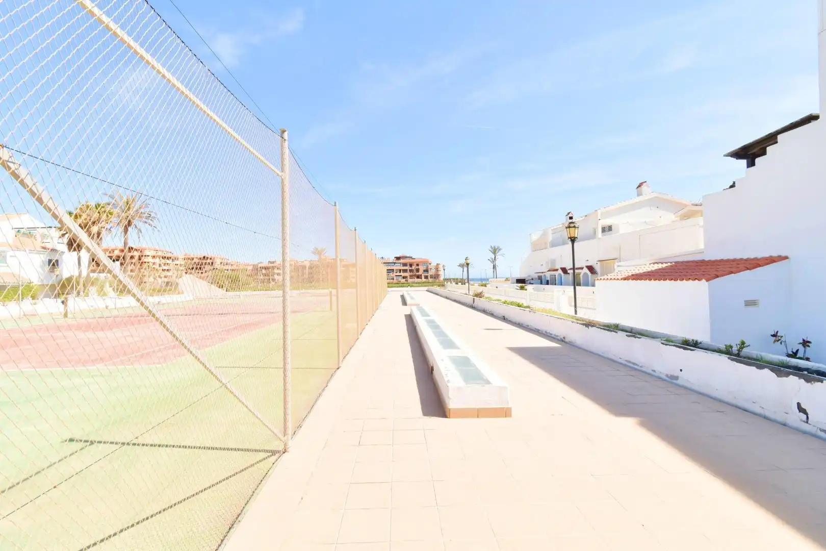 Vista exterior de Pis en venda en El Ejido amb Jardí privat, Terrassa i Piscina comunitària