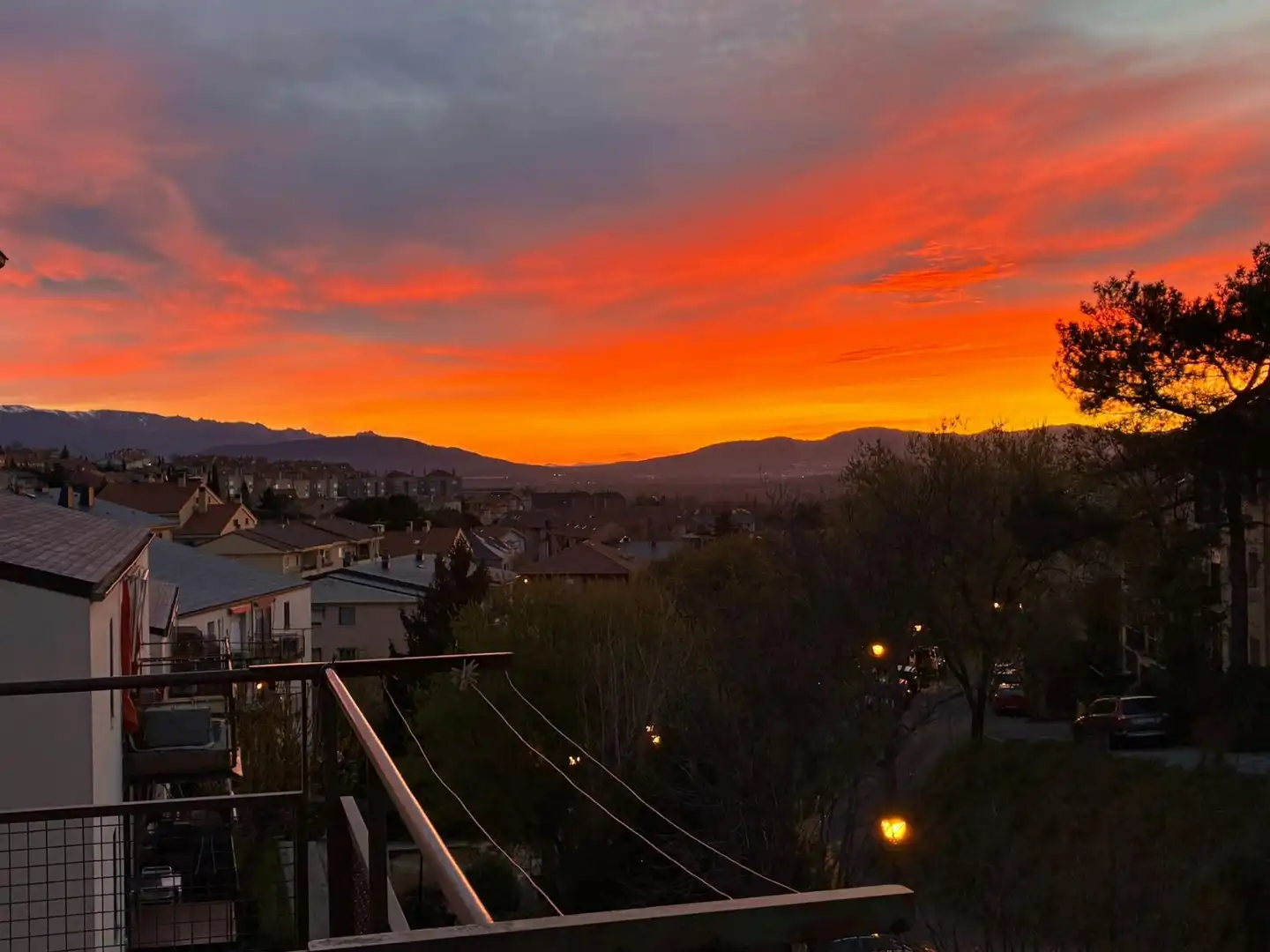 Vista exterior de Piso en venta en San Lorenzo de El Escorial con Calefacción, Terraza y Balcón