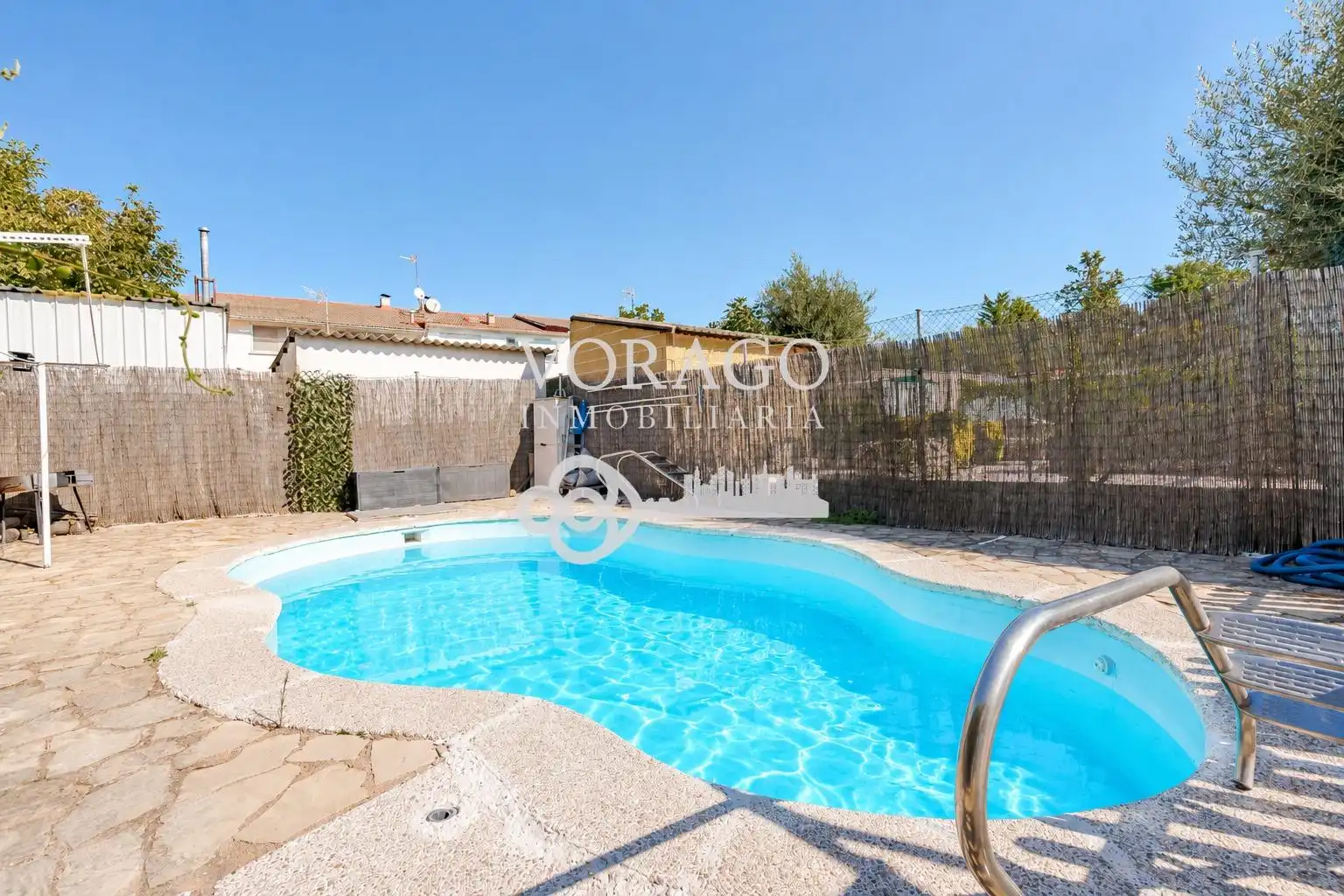 Maison mitoyenne avec piscine à vendre à Valdeavero